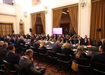 Pak orë pas ndryshimeve në kabinet, kryeministri Rama mbledh sërish ministrat