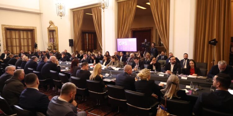 Pak orë pas ndryshimeve në kabinet, kryeministri Rama mbledh sërish ministrat