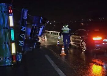 Era e fortë shkëput rimorkion nga kamioni, bllokohet qarkullimi në aksin Korçë-Kapshticë