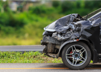 Përplasën me makinë pensionistin anglez dhe për të fshehur krimin hodhën rrobat e targat. Dy shqiptarët dalin para gjykatës