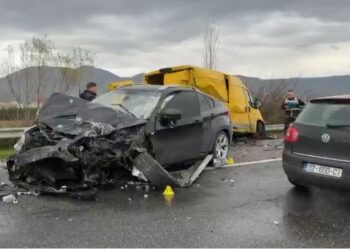 FOTO/ Aksidenti i rëndë në superstradën Lezhë-Milot, 2 persona në spital, si paraqitet gjendja e tyre