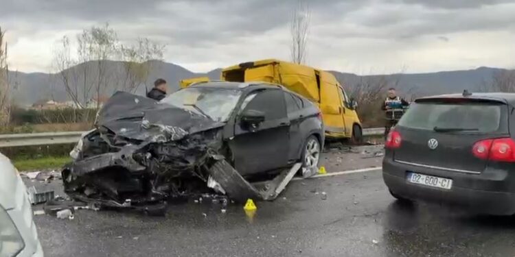 FOTO/ Aksidenti i rëndë në superstradën Lezhë-Milot, 2 persona në spital, si paraqitet gjendja e tyre