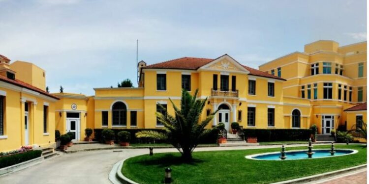 “Dhunë dhe hakmarrje!”, Ambasada e SHBA në Tiranë iu vë ‘vijën e kuqe’ disa bizneseve: Ja lokalet ku shtetasit amerikanë nuk duhet të shkojnë!