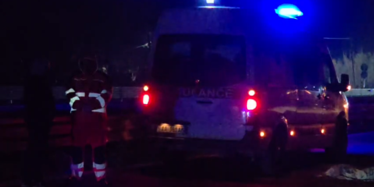 Po kalonte rrugën me biçikletë, taksia përplas për vdekje 70-vjeçarin në aksin Lushnjë-Fier