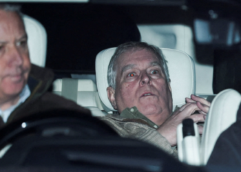 Ish-Princi Andrew lirohet disa orë pas arrestimit për dosjen “Epstein”, policia vazhdon kontrollet në Royal Lodge