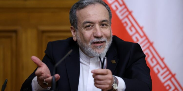 Ministri i Jashtëm iranian kërcënon: Nëse SHBA-të na godasin, ne do të sulmojmë bazat amerikane në rajon