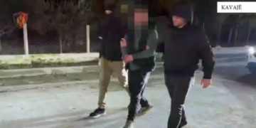 Vrasja për një parkim në Kavajë, gjykata lë në burg autorin