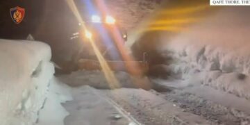 Reshjet e dëborës, ARRSH: Rruga drejt Thethit do të qëndrojë e mbyllur, rrezik nga ortekët! Qytetarët të shmangin aksin