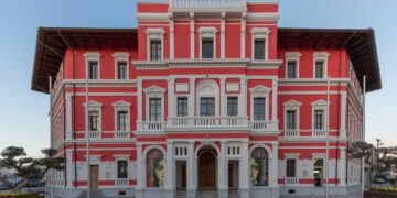 Prokuroria e Vlorës kontroll në Bashki, sekuestrohen dosjet e pronave dhe plazheve për vitet 2023–2025