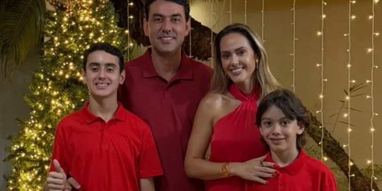 “Babi ju do shumë”! Pa videon e gruas duke u puthur me tjetrin, 40-vjeçari vret dy fëmijët e tij dhe më pas veten