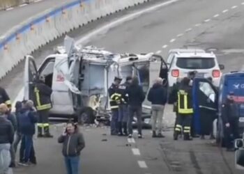 Sulmohet makina me para në Itali, grabitësit bllokojnë autostradën dhe hapin zjarr ndaj karabinierëve