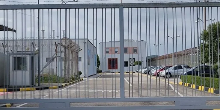 Ndalohet një person në burgun e Fierit, tentoi të fuste drogë brenda