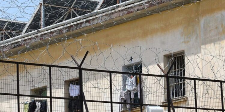 Zyrtari i lartë i KiE: Paraburgimi në Shqipëri, pesë herë më i lartë se mesatarja e BE-së