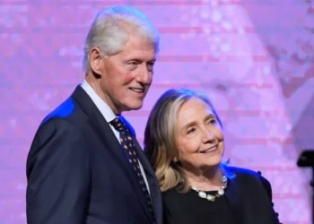 Bill dhe Hillary Clinton pranojnë të dëshmojnë për çështjen Epstein