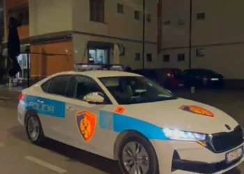 Sherr në një lokal në Korçë, i mituri plagos me thikë 34-vjeçarin