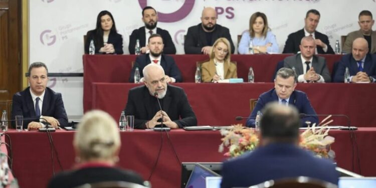 PS mbledh sot grupin parlamentar, prezantohet nisma ligjore pas vendimit të GJK për Ballukun