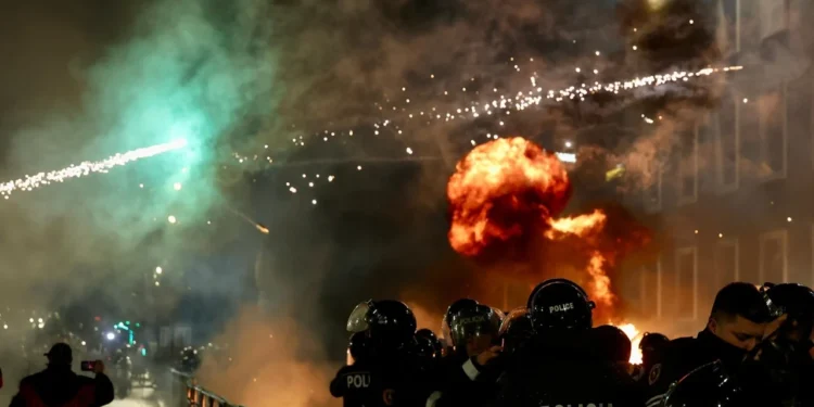 Protesta para Kryeministrisë, ministrja e Brendshme nxjerr videot e policëve të plagosur: Dhuna nuk mund të jetë kurrë mjet