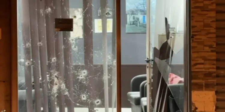 Iu kundërpërgjigj me armë zjarri atentatorëve në Lezhë, ndalohet me urdhër të prokurorisë efektivi i policisë