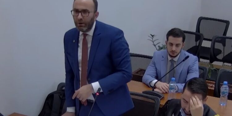 “Shqyrtimi zgjati vetëm 1 orë”, Bardhi në ‘Kushtetuese’: Të shfuqizohen ndryshimet në Rregulloren e Kuvendit