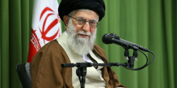 Mediat ndërkombëtare: Ali Khamenei është vrarë, trupi i tij u gjet nën rrënoja!