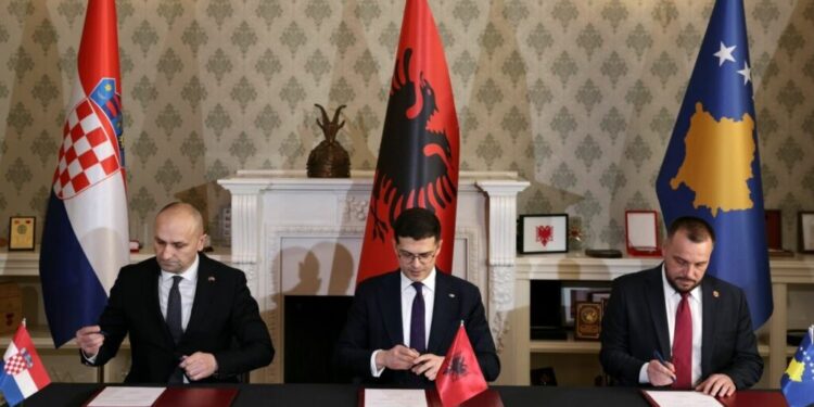 Bashkëpunimi në fushën e mbrojtjes, Kosova, Shqipëria dhe Kroacia takim trepalësh