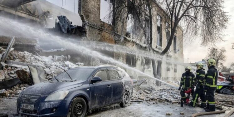 Kievi në terr në mes të ftohtit: Paraliza energjetike godet Ukrainën para negociatave në Abu Dhabi