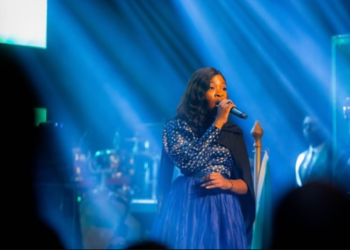 E pickoi gjarpri në gjumë, humb jetën në moshën 26-vjeçare këngëtarja