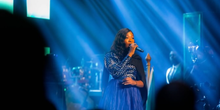 E pickoi gjarpri në gjumë, humb jetën në moshën 26-vjeçare këngëtarja