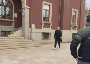 FOTOLAJM / Takimi me protestuesit e projektit TID, Rama mbërrin në bashkinë e Durrësit