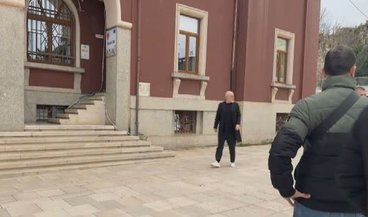 FOTOLAJM / Takimi me protestuesit e projektit TID, Rama mbërrin në bashkinë e Durrësit