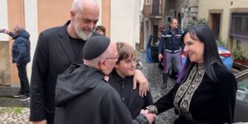 Takimi historik me Papën, Rama ndan çaste të veçanta nga vizita e tij në Vatikan