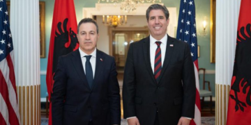 Zv.sekretari amerikan pas takimit me Peleshin: Rrisim bashkëpunimin për sigurinë dhe biznesin