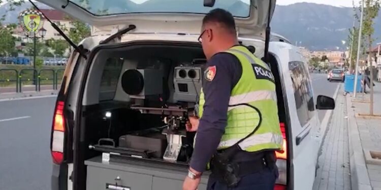 Drejtonte automjetin i dehur, arrestohet kryeinspektori i shërbimit zjarrfikës në Elbasan