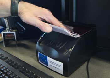 Frika e kaosit të udhëtimeve gjatë verës, shtyhet deri në shtator zbatimi i Sistemit të Hyrjes/Daljes në BE