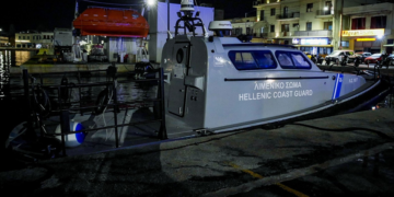 Tragjedi në ujërat e Kiosit! 15 viktima dhe 25 të plagosur nga përplasja e motoskafit me anijen e Rojës Bregdetare Greke