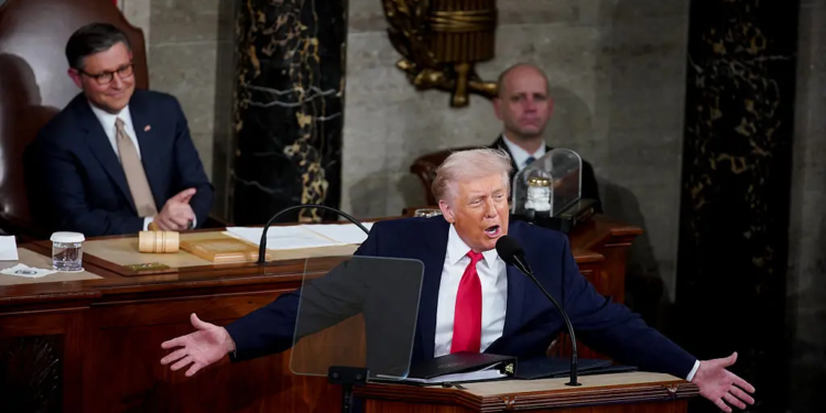 Mes ovacionesh dhe akuzash, Trump thyen rekord me fjalimin para Kongresit! Paralajmërimet e presidentit amerikan…