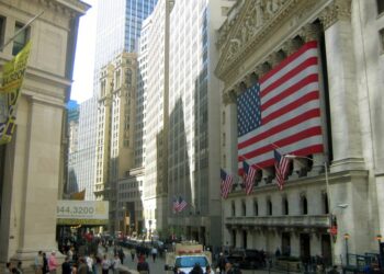 Vendimi kundër tarifave të Trump, Wall Street “merr frymë” lirisht dhe shënon rritje