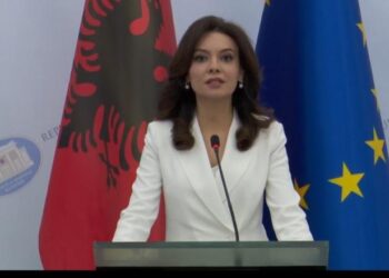 Ndarja nga jeta e Namir Lapardhasë, Elisa Spiropali: Krijesa më e pasherr në arenën e zhurmshme shqiptare!