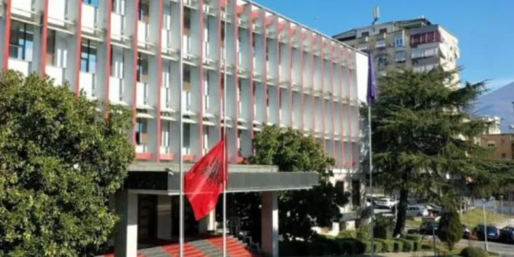 Lufta në Iran/ Ministria e Jashtme thirrje shtetasve shqiptarë: Shmangni udhëtimet në Lindjen e Mesme