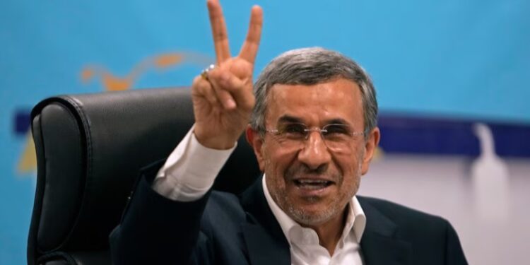 Zyra e ish-presidentit iranian përgënjeshtron lajmet e mediave: Mahmoud Ahmadinejad nuk është vrarë