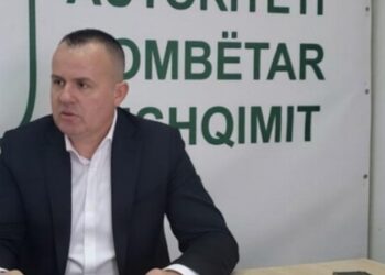 Dëmtoi pajisjet e zyrave dhe kërcënoi punonjësit, Gjykata e Durrësit lë në burg ish-drejtorin e AKU