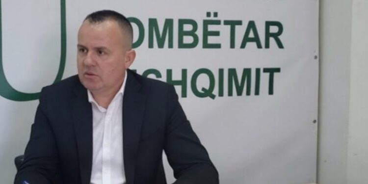 Dëmtoi pajisjet e zyrave dhe kërcënoi punonjësit, Gjykata e Durrësit lë në burg ish-drejtorin e AKU