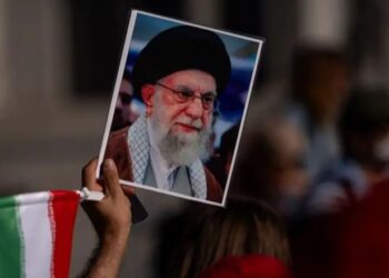 Shtyhet ceremonia për varrimin e Khameneit