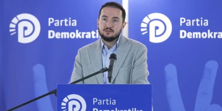 “Berisha të japë llogari për humbjet”, Salianji nga Vlora: Prej vitesh të njëjtat figura që flasin ‘kodra pas bregut’