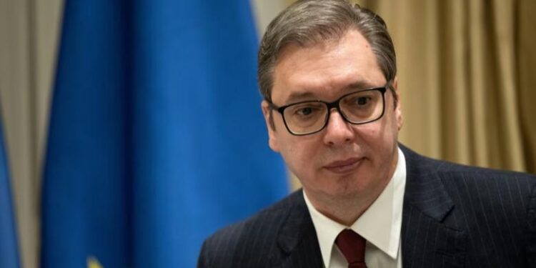 Blerja e raketave kineze nga Serbia, Vuçiç: Po përgatitemi për sulm nga Tirana e Prishtina