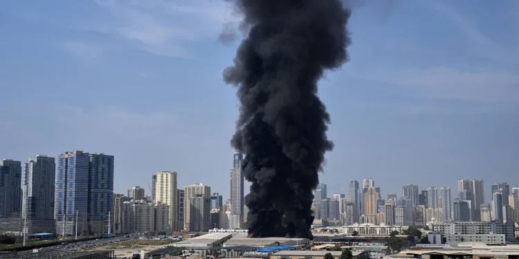 “Diplomacia s’është më opsion”! Irani, valë sulmesh me dronë e raketa ndaj Emirateve të Bashkuara Arabe