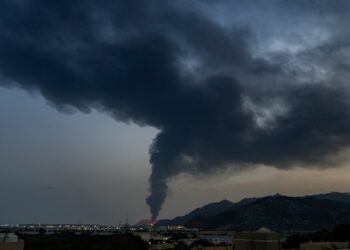 Dronët iranianë godasin sërish Emiratet e Bashkuara Arabe, raportohen viktima dhe të plagosur nga sulmet