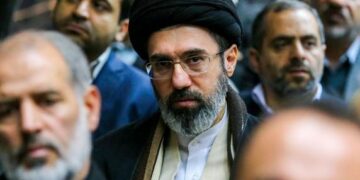 Irani në alarm: Mojtaba Khamenei në shënjestrën e SHBA-ve dhe Izraelit (Si po i shpëton përgjimit)