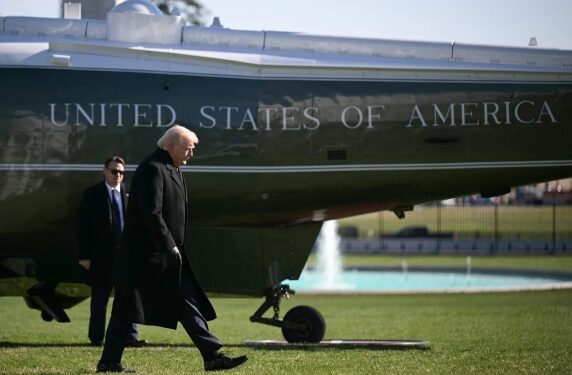 Si ndahen objektivat e Izraelit dhe SHBA-ve ndaj Iranit: Njëra godet depozitat e gazit, tjetra bazat ushtarake