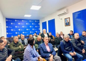 Zgjedhjet për kreun e ri të degës së PD në Shkodër, tensione dhe përplasje fizike mes anëtarëve për kandidaturat